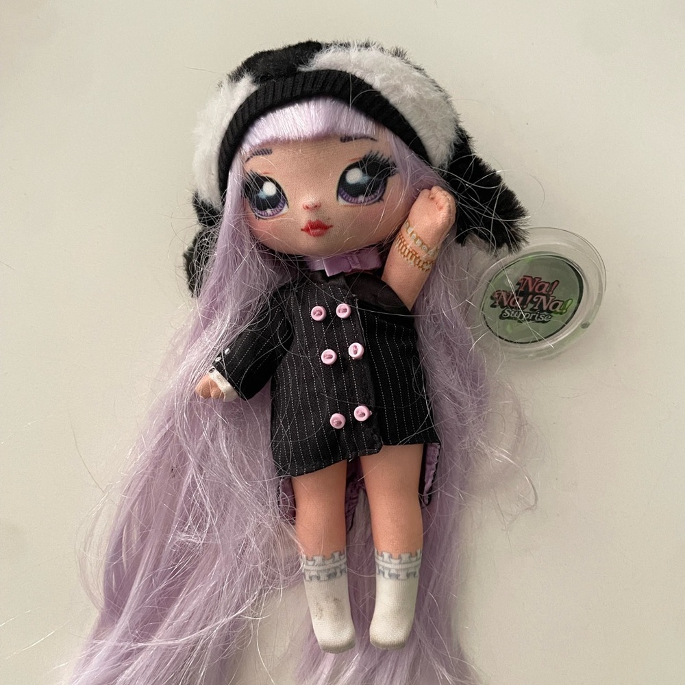 MGA Entertainment Na! Na! Na! Surprise Doll Isla‎ Waddles
